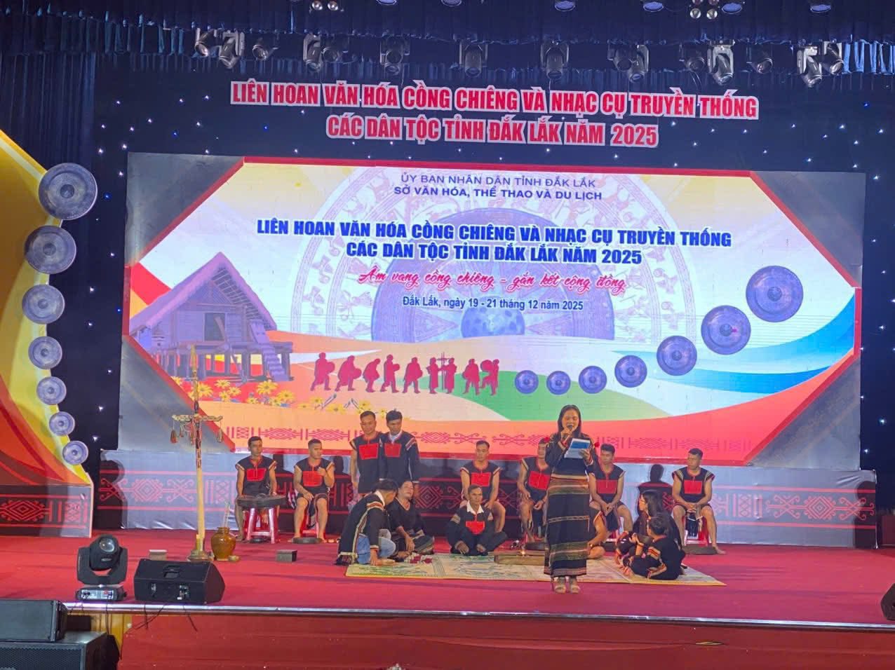 ĐOÀN NGHỆ NHÂN XÃ EA TUL THAM GIA LIÊN HOAN VĂN HOÁ CỒNG CHIÊNG VÀ NHẠC CỤ TRUYỀN THỐNG CÁC DÂN TỘC TRÊN ĐỊA BÀN TỈNH ĐĂK LĂK NĂM 2025